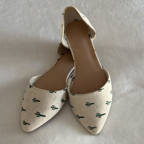 Forever 21 Shoes - Forever 21 🌵 Pointed Flats